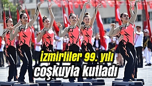 İzmirliler 99. yılı coşkuyla kutladı