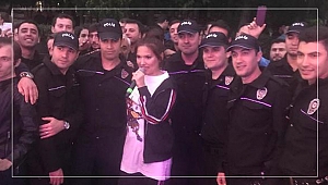 Sahne kıyafeti olay oldu!