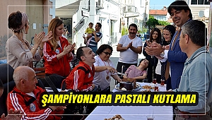 ŞAMPİYONLARA PASTALI KUTLAMA