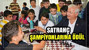 SATRANÇ ŞAMPİYONLARI ÖDÜLLERİNİ ALDI