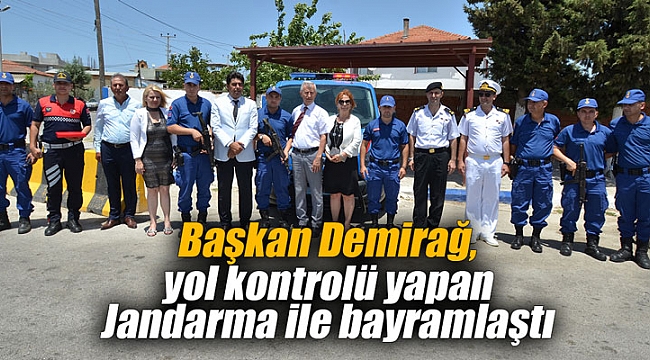Başkan Demirağ, yol kontrolü yapan Jandarma ile bayramlaştı