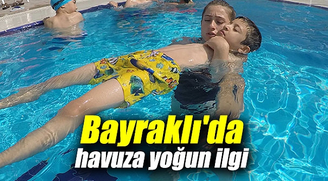 Bayraklı'da yüzme havuzu yoğun ilgi görüyor