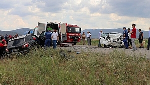 Denizli'de cip ile otomobil çarpıştı: 3 ölü
