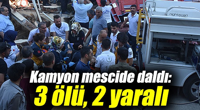 Kamyon mescide daldı: 3 ölü, 2 yaralı