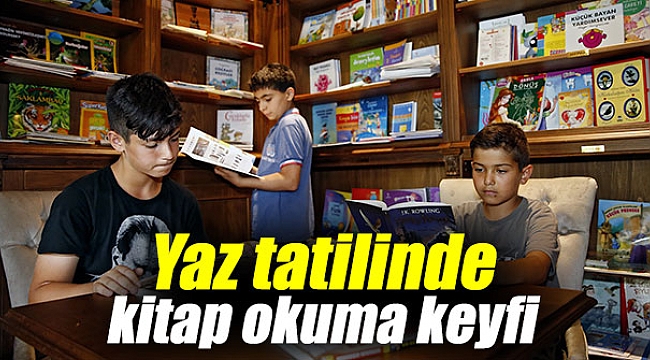 Konak'ta yaz tatilinde kitap okuma keyfi