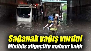 Sağanak yağış vurdu! Minibüs altgeçitte mahsur kaldı