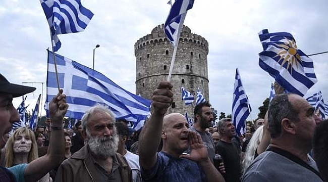 Yunanistan karıştı! Polisle çatıştılar