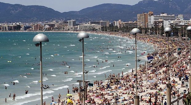 Dünyaca ünlü tatil kentinde tsunami şoku!