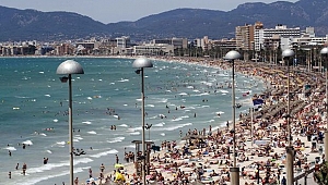Dünyaca ünlü tatil kentinde tsunami şoku!