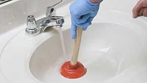 Lavabo tıkanıklığını açmak için pratik yöntemler