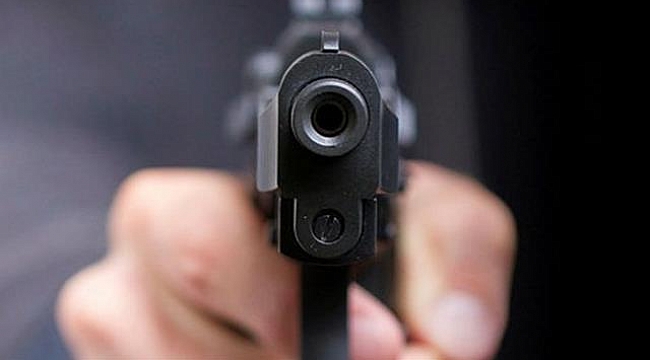 Silahla oynayan 14 yaşındaki çocuk kardeşini vurdu!