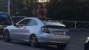 Trafikte ilişkiye girdiler görenler şoke oldu!