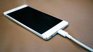 Gece yatmadan telefonunu şarja bırakanlar dikkat