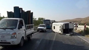 İşçi servisi yan yattı: 17 yaralı