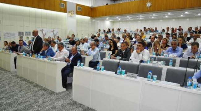 Belediye meclis toplantısında 'İzmir kokuyor' tartışması