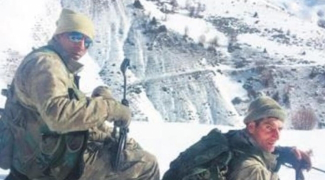 25 yıldır aynı yerde nöbet tutuyorlar
