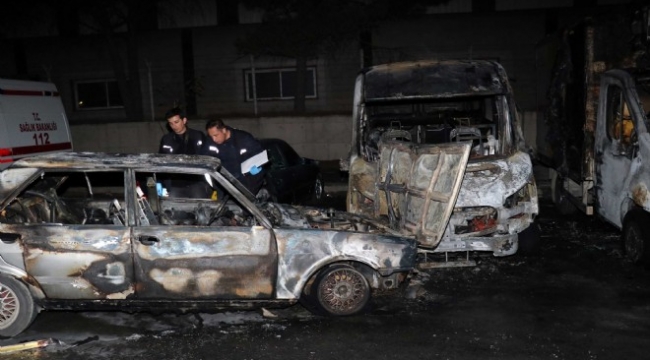 İzmir'de 4 araç alev alev yandı!