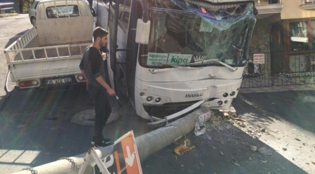 İzmir'de freni boşalan midibüs dehşet saçtı