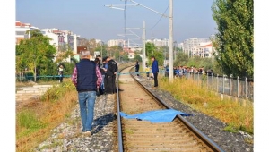 Yolcu treninin çarptığı 4 çocuk annesi kadın öldü!