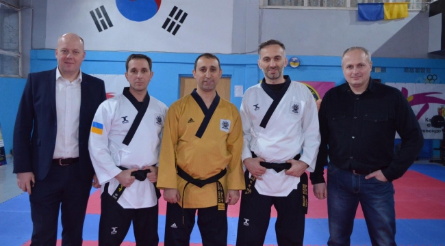 Foça Belediyespor Taekwondo Antrenörü yurt dışında seminer verdi