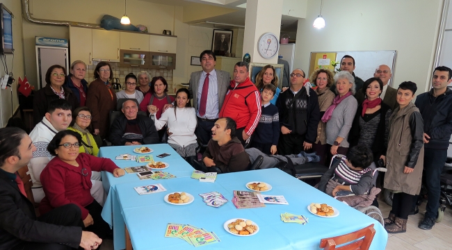 Foça'da engeller, dayanışma ile açılır