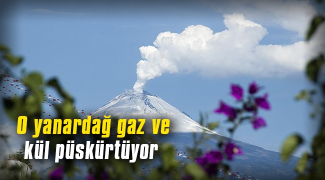 Popocatepetl Yanardağı gaz ve kül püskürtüyor