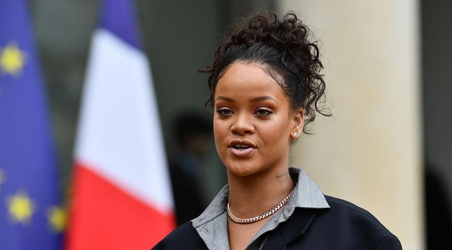 Rihanna babasını mahkemeye verdi