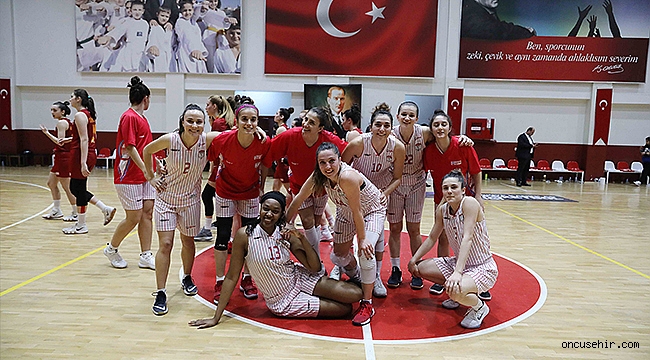 Bayraklı'nın perilerinin hedefi play off