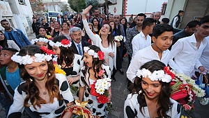 Başkan Sengel, romanlar gecesini halkın içinde izledi