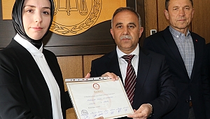 Gördes Belediye Başkanı Akyol, mazbatasını aldı