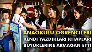 Anaokulu öğrencileri kendi yazdıkları kitapları büyüklerine armağan etti