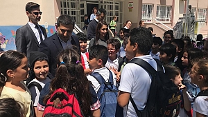 Başkan Ömer Günel minik öğrencilerle buluştu