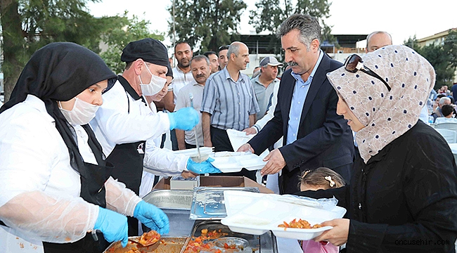 Bayraklı’da binler iftar sofralarında buluşuyor