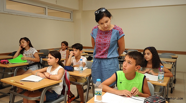 Dünya gençleri Karşıyakalı öğrencilerle buluşacak