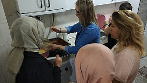 Vekil iftarda öğrenci mutfağına girdi