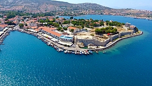 Foça’da şiir ve müzik gecesi