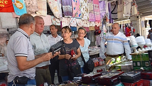 Kemalpaşa Belediye Başkanı Rıdvan Karakayalı, Pazar esnafını ziyaret etti