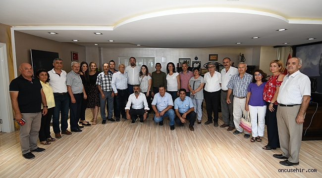 Başkan Gümrükçü muhtarlarla bayramlaştı