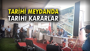 Tarihi meydanda tarihi kararlar