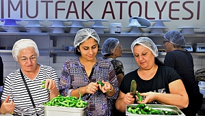 Bornovalı kadınlar kışa hazırlanıyor