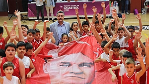 Bayraklı Ata'sını andı: 