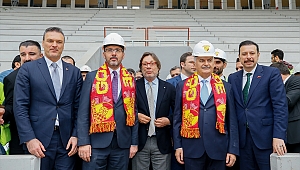 Binali Yıldırım Alsancak ve Göztepe statlarını gezdi