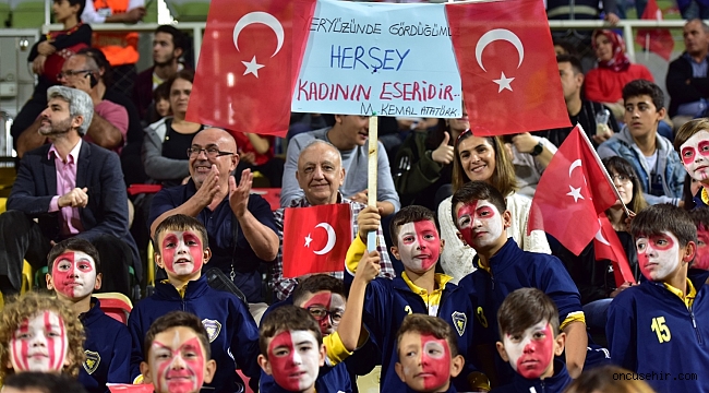 Bornova Stadı'nda ilk milli maç heyecanı!