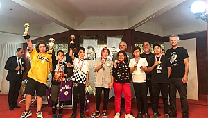 Bucalı genç sporcular Ata'yı satrançla andı