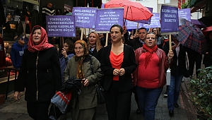 Efes Selçuklu kadınlar şiddete karşı yürüdü