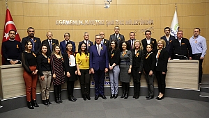 Gaziemir Belediyesi turuncuya boyandı