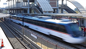 İZBAN'da intihar vakası! Eşyalarını bırakıp atladı...