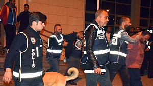 İzmir'de masaj salonlarına fuhuş baskını: 12 şüpheli tutuklandı
