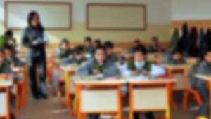 İzmir'de öğrenciye şiddet iddiası: 9 yaşındaki kız öğrencisine kitap fırlattı