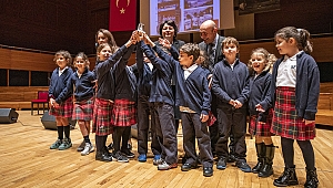 İzmir’de tarihine sahip çıkanlar ödüllendirildi